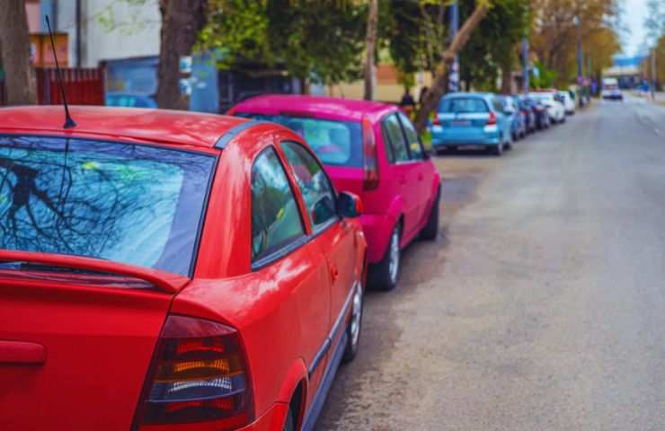auto parcheggiate